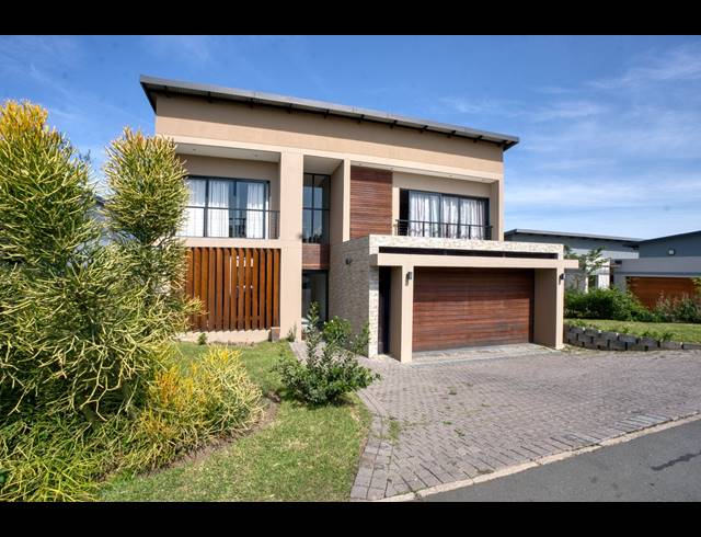 4 BEDROOM HOUSE FOR SALE IN PALM LAKES ESTATE